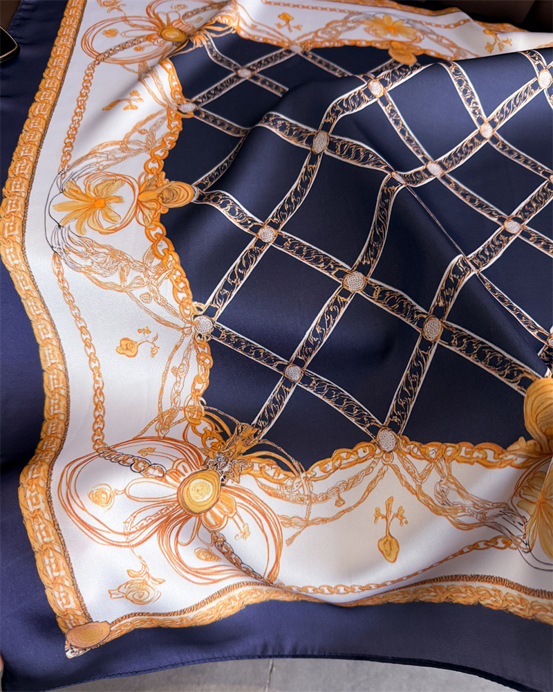 Blue Classic Chain Print Squar - Scarf Silk Square recension och pris